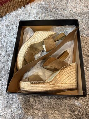 Kenneth Cole Wedge Espadrille Sandals in Taupe - Women's